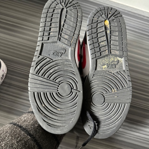 Nike Air Jordan 1 Mid SE Basketball Sneaker - Picture 4 of 5